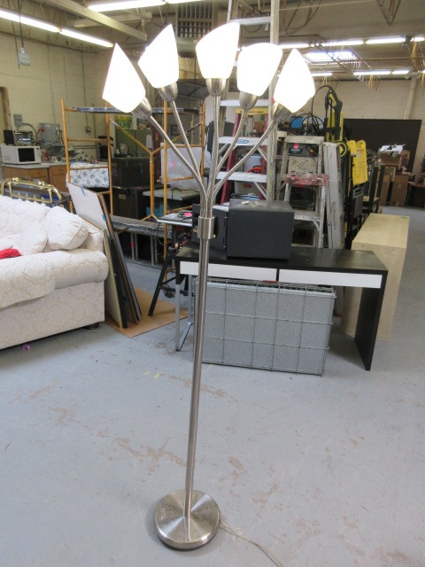lot 759 image: SILVER TONE TORCHIERE LAMP