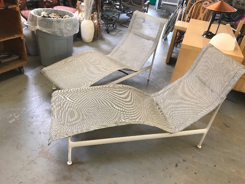 2 LOUNGE PATIO  POOL CHAIRS