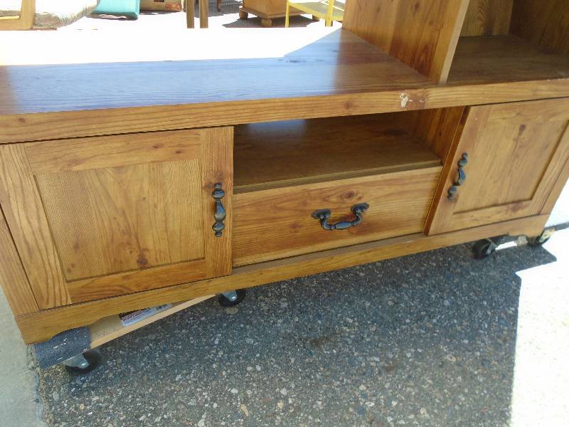 lot 5 image: Entertainment Center