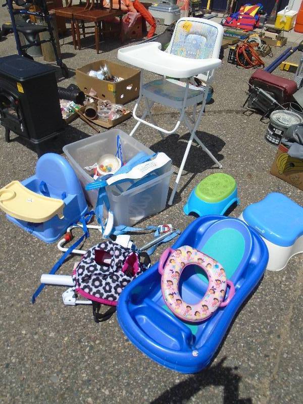 lot 61 image: Baby Items