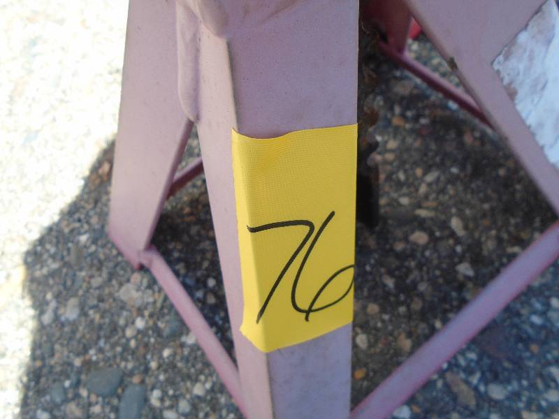 lot 76 image: Jack stands