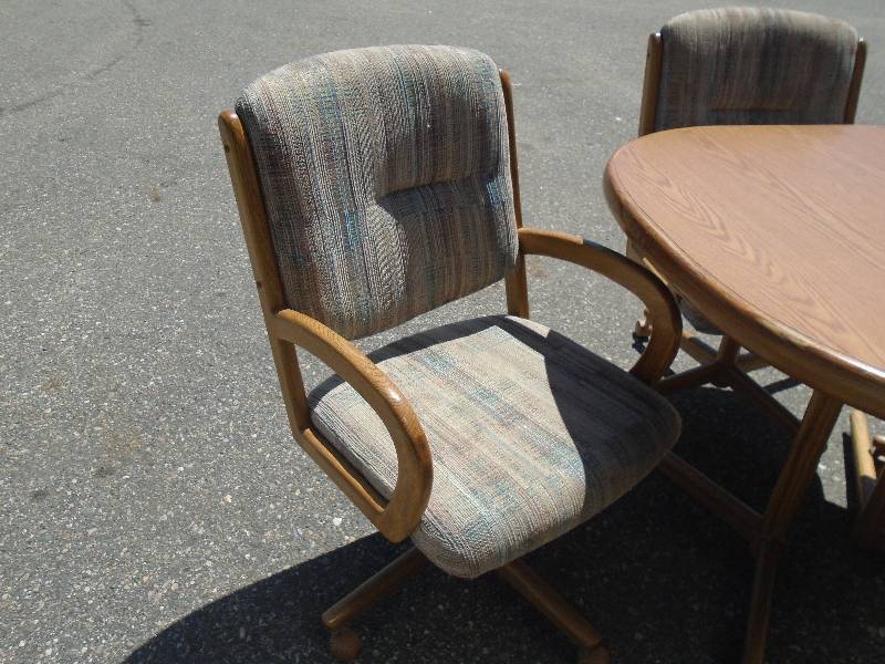 lot 18 image: Table and Chairs