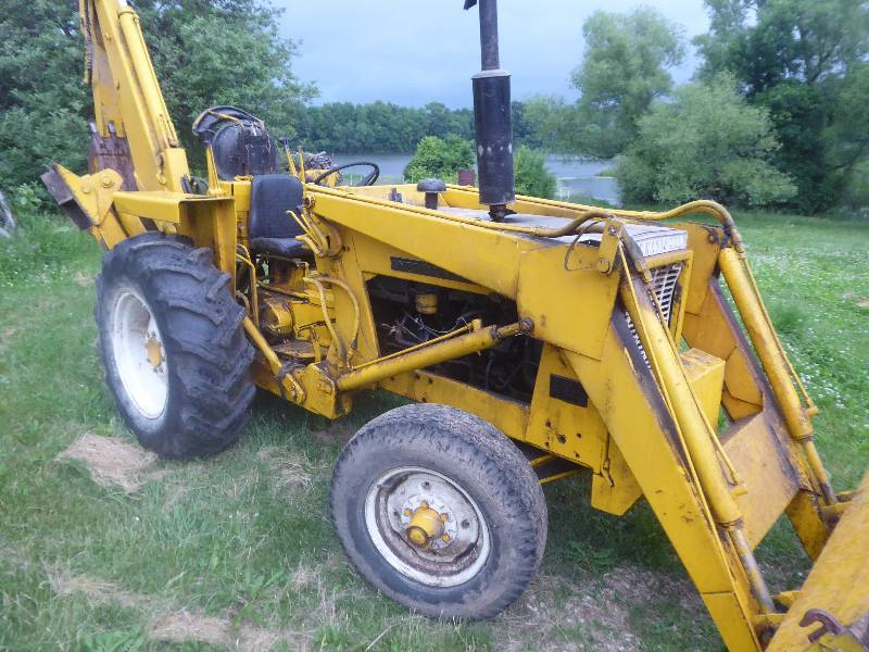 lot 1 image: International 3444 Diesel BackhoeLoader