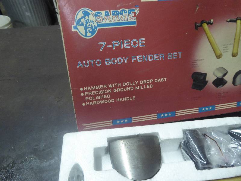 lot 24 image: Brand New 7 Piece Auto Body Fender Set