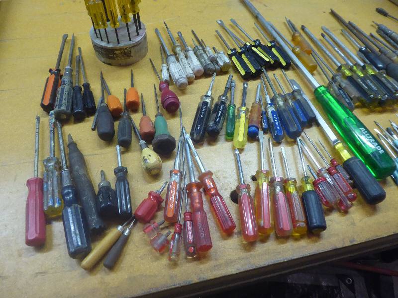lot 36 image: Large Variety Screwdrivers Lot