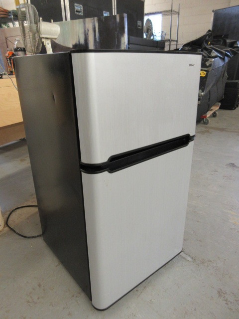 lot 820 image: HAIER REFRIGERATORFREEZER