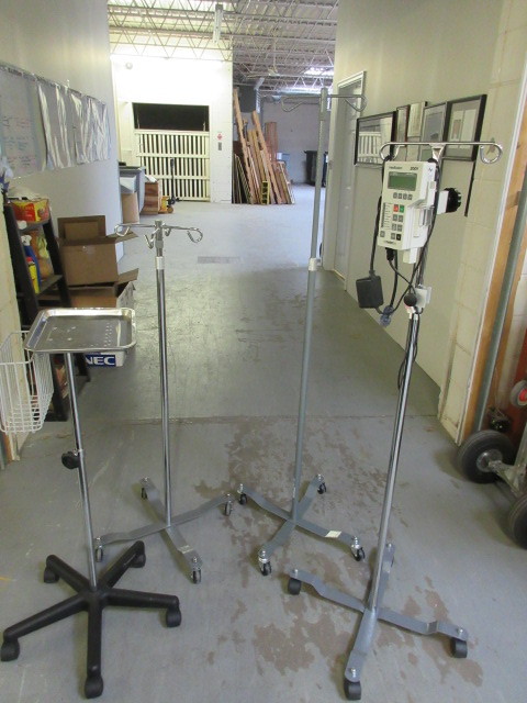 lot 821 image: MEDFUSION PUMP, STANDS AND SURGICAL TRAY