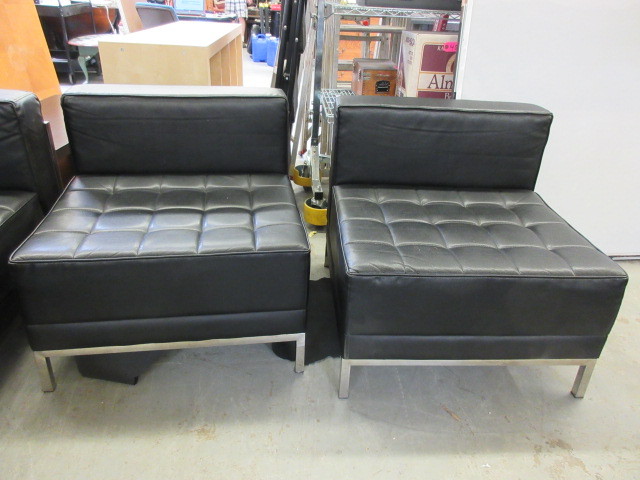 lot 805 image: VINYL AND CHROME MODULAR CHAIRS