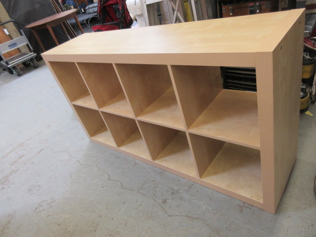 lot 811 image: CUBBIE OR BOOKCASE UNIT
