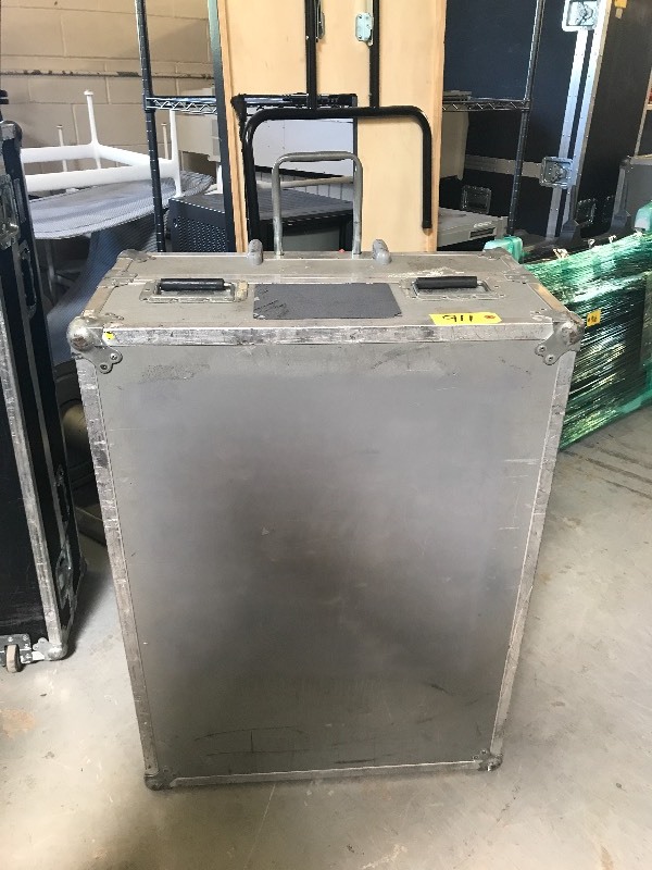 SANYO 7K PROJECTOR W REMOTE & PROFESSIONAL ROAD CASE