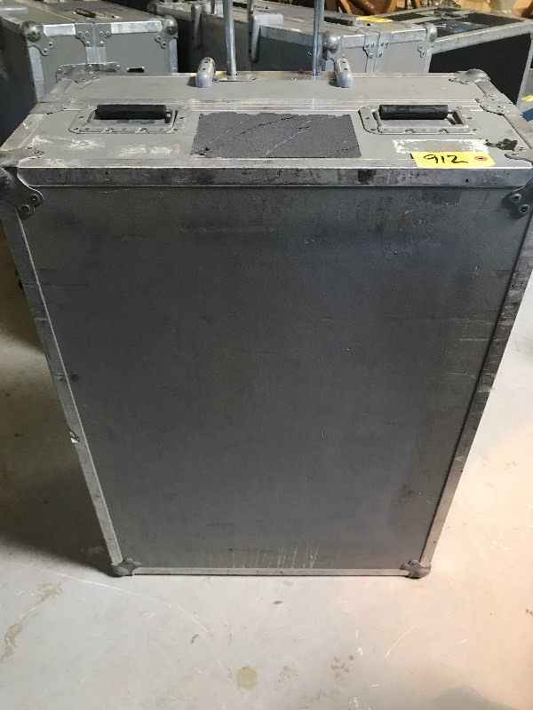 SANYO 7K PROJECTOR W PROFESSIONAL ROAD CASE
