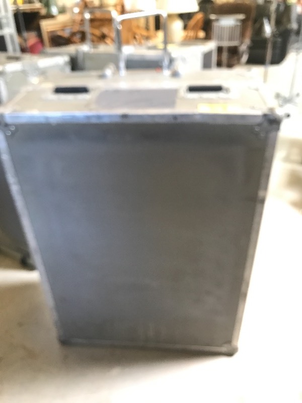 SANYO 7K PROJECTOR W REMOTE & PROFESSIONAL ROAD CASE