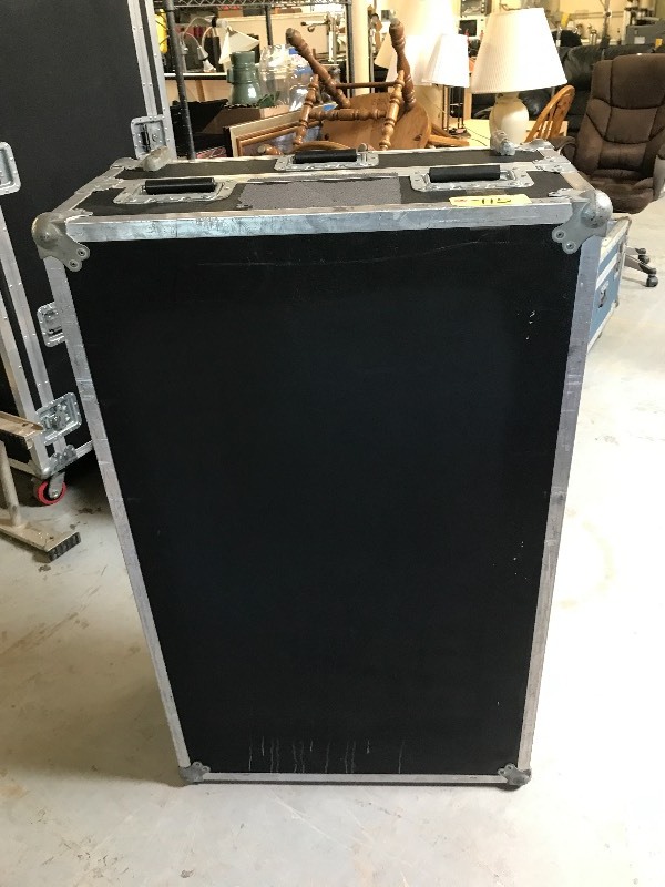 SANYO 12K PROJECTOR W REMOTE & PROFESSIONAL ROAD CASE