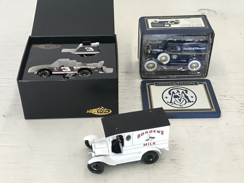Lot Of (3) Scale Model Die-Cast Col...