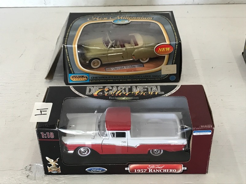 Lot Of (2) 118-Scale Die-Cast Coll...