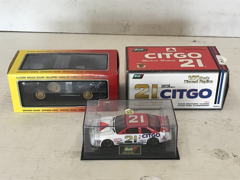 Lot Of (2) 118-Scale Die-Cast Coll...