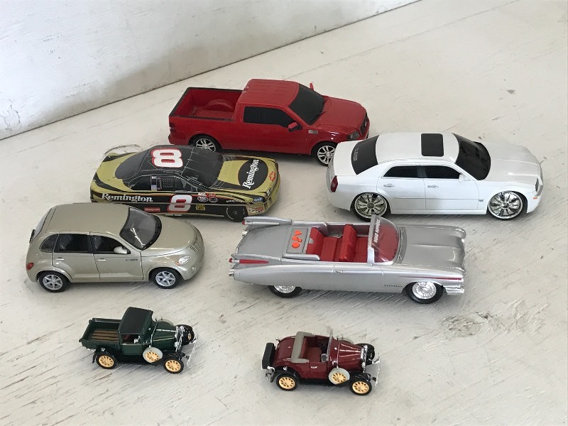 Flat Of Assorted Collectible Scale ...