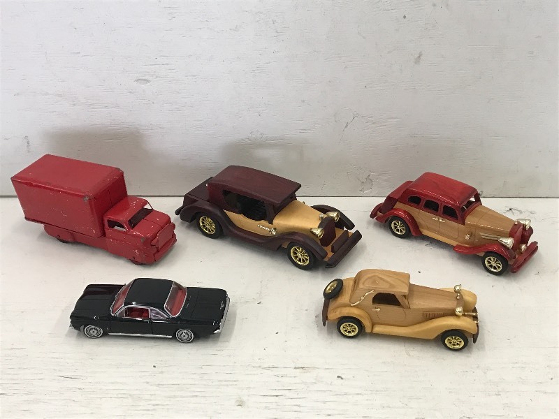 Tote Of Assorted Scale Model Collec...