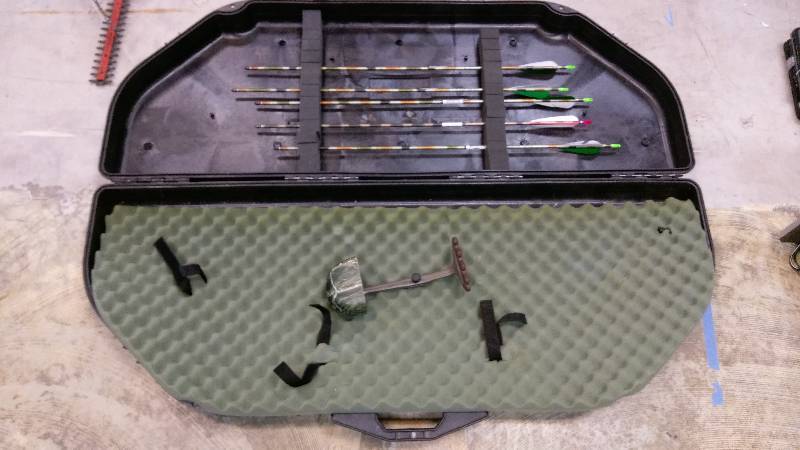 lot 445 image: Contico Bow Hard Case w Quiver & Arrows  51.5 x 18.5
