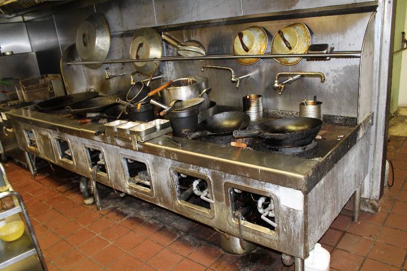 lot 2 image: Commercial 6-Burner Gas Stove
