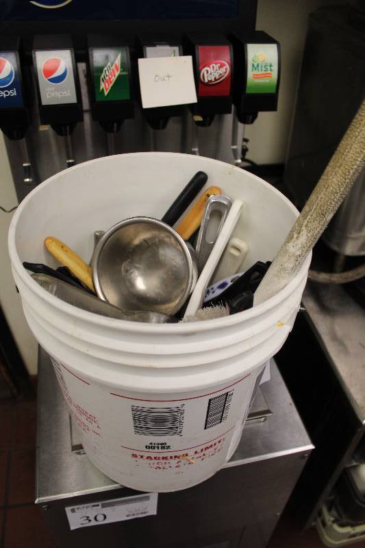 lot 67 image: Kitchenware - Spoons, Knives, Brushes, Ladels, And More