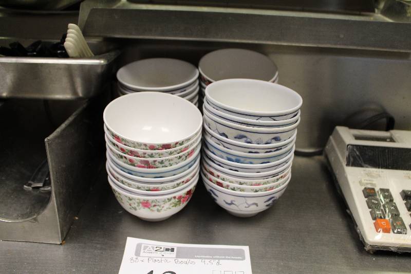 lot 43 image: Lot of (38) Plastic Bowls