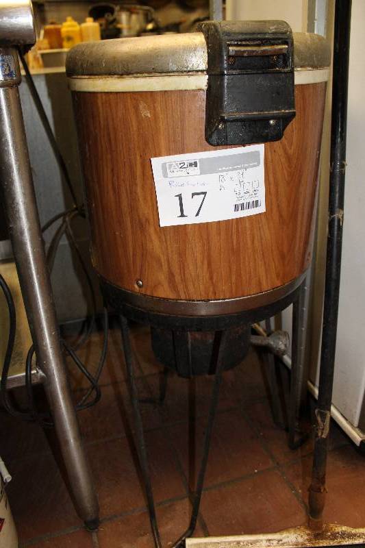 lot 17 image: Electric Rice Warmer