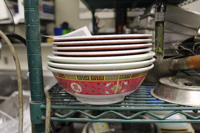 lot 48 image: Lot of (8) Plastic Bowls