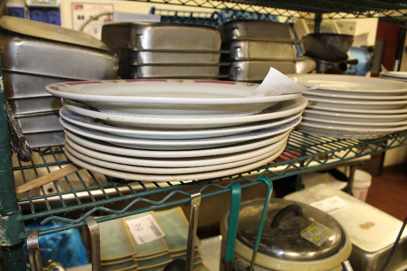 lot 46 image: Lot of (8) Serving Plates