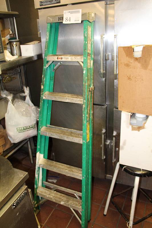 lot 84 image: Keller 6ft. Medium Duty Commercial Use 225 lbs. Fiberglass Step Ladder