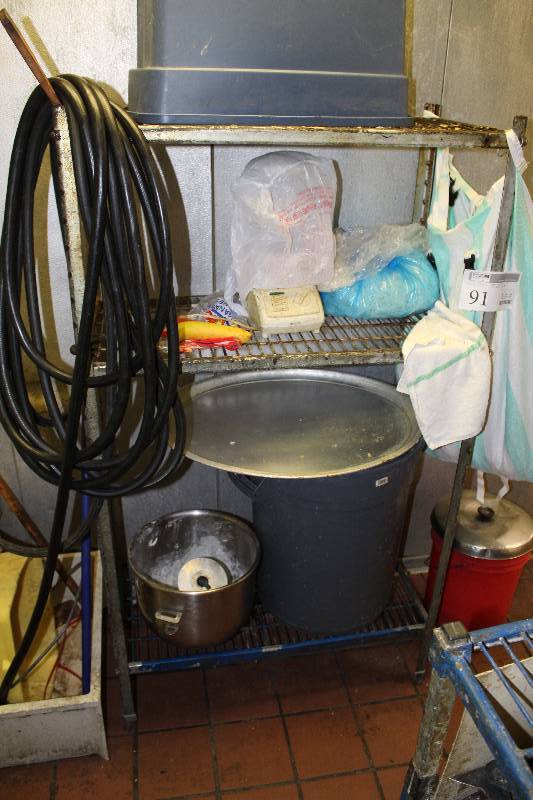 lot 91 image: Metal Shelf