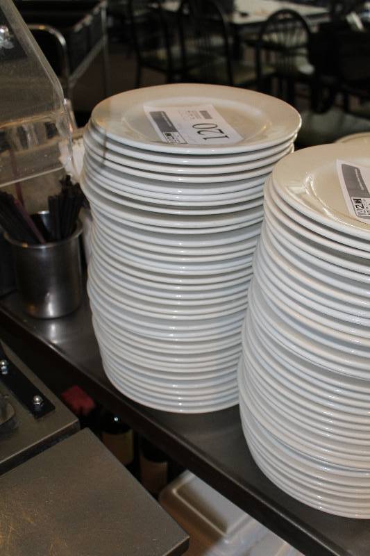 lot 120 image: Lot of (34) Dinner Plates
