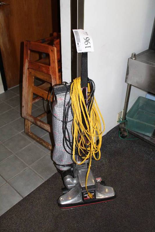 lot 196 image: Kirby Upright Bag Floor Vacuum