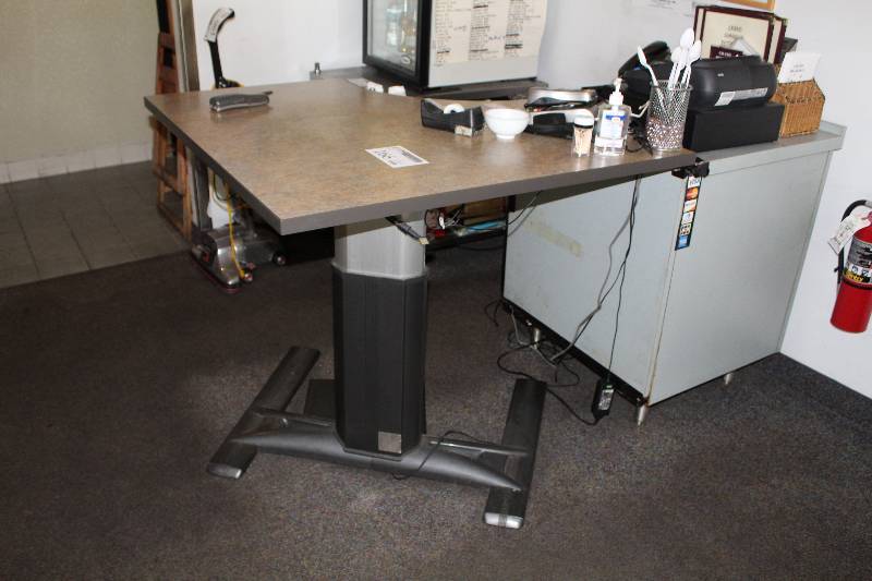 lot 166 image: Corner Office Desk