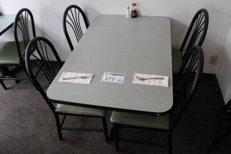 lot 171 image: Dining Table w 4-Padded Dining Chairs