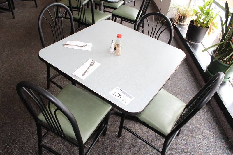 lot 176 image: Dining Table w 4-Padded Dining Chairs