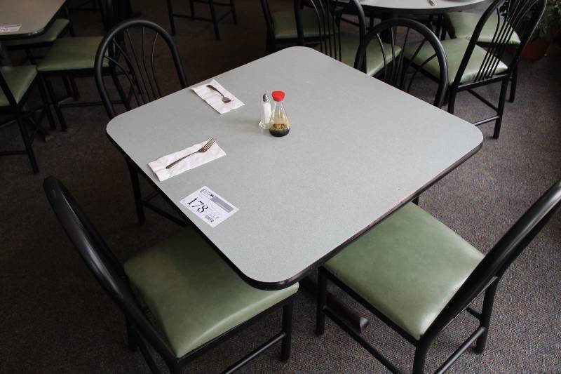 lot 178 image: Dining Table w 4-Padded Dining Chairs