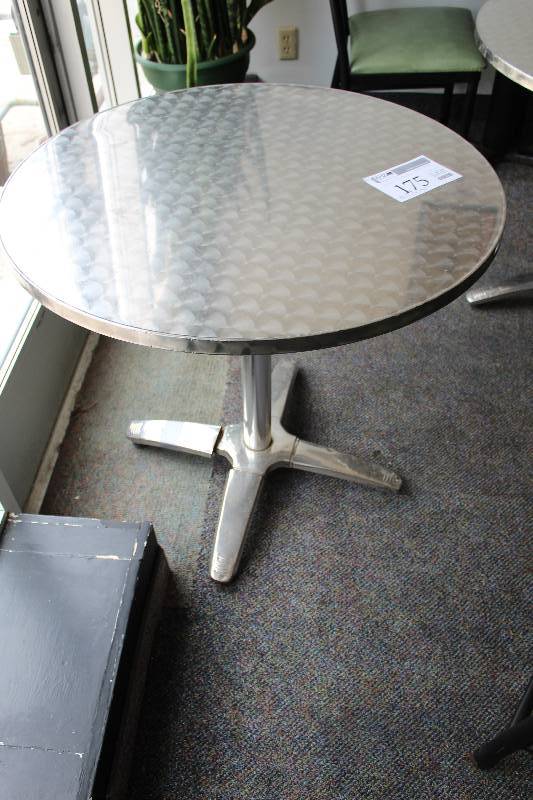 lot 175 image: Round Dining Table w 4-Metal Dining Chairs