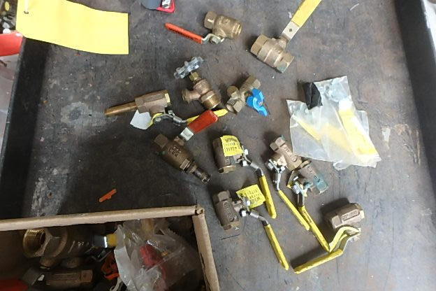 Lot of Threaded Brass Ball Valves