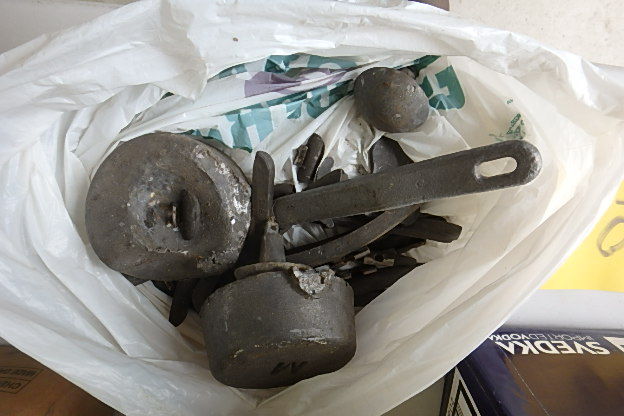 LeadNailsFasteners
