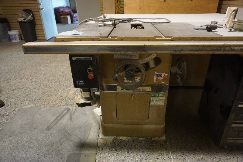 lot 14 image: Power Matic Model 66 10 Table Saw