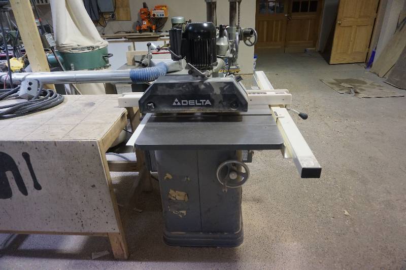 lot 4 image: Delta Rockwell Model 34-450 10 Commercial Uni Saw With Power Feed