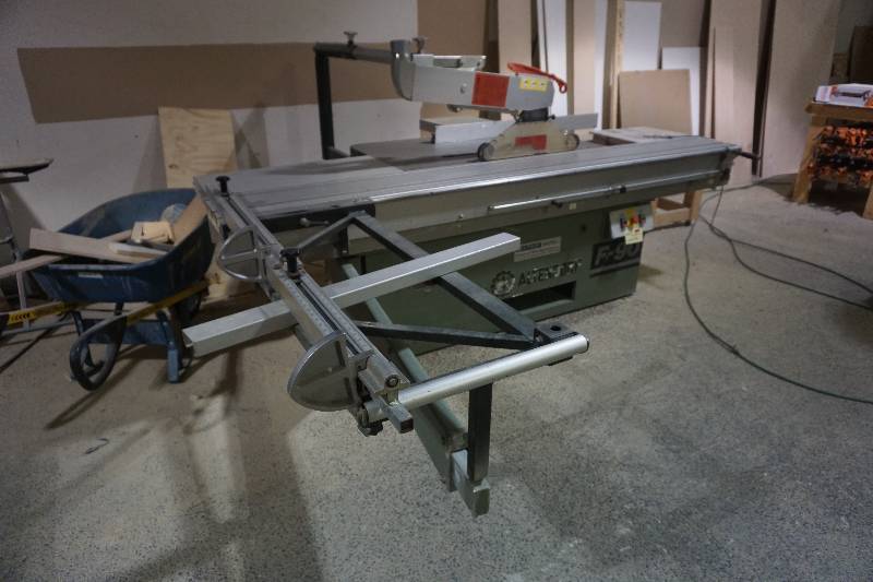 lot 1 image: Altendorf Model F-90 Commercial SlidingWalking Table Saw