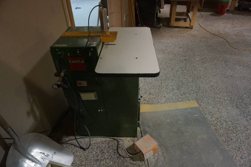 lot 9 image: Castle USA Model TSM - 20 Commercial Pocket Cutter