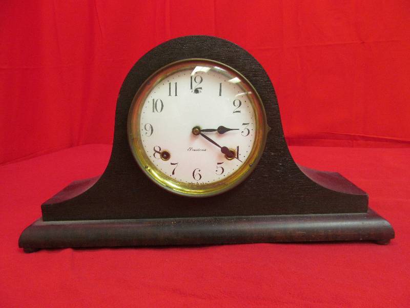 lot 1 image: Vintage Mantel Clock