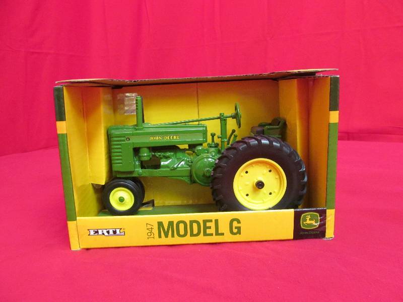 lot 5 image: John Deere 1947 Model G
