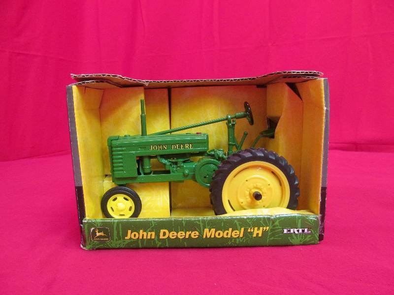 lot 6 image: John Deere Model H