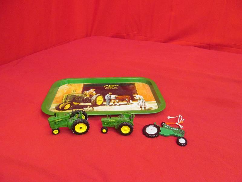 lot 15 image: Metal John Deere Dresser Tray