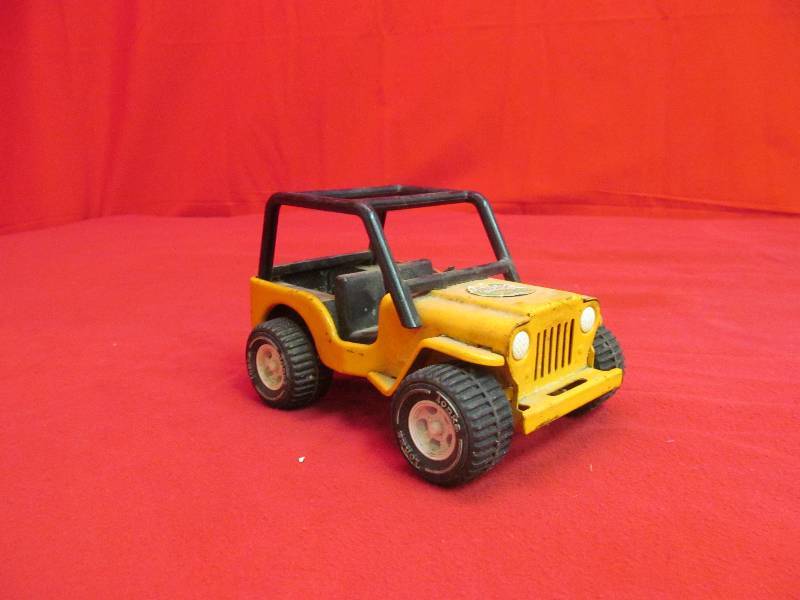 lot 18 image: Vintage Tonka Jeep