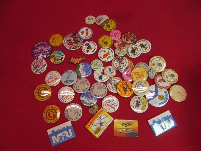 lot 21 image: Vintage Graceville Community Buttons
